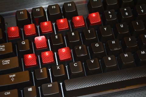 کیبورد گی Corsair Vengeance K70مینگ استوک