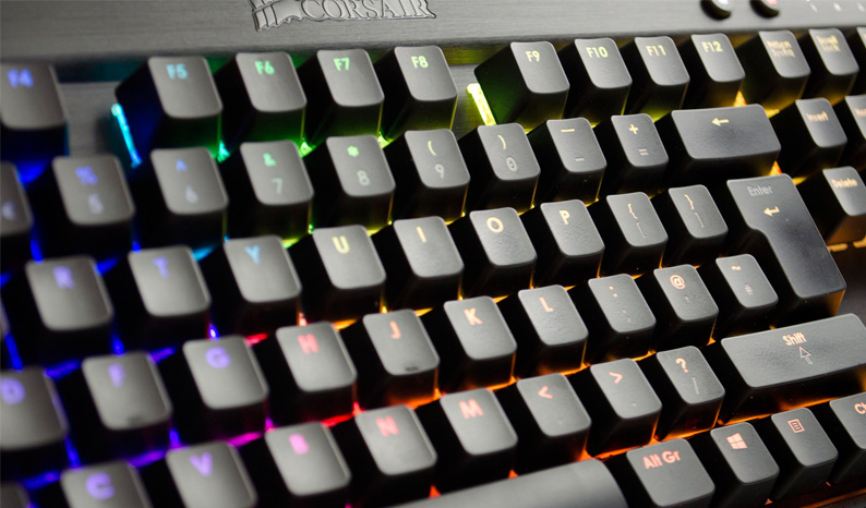کیبورد گی Corsair Vengeance K70مینگ استوک